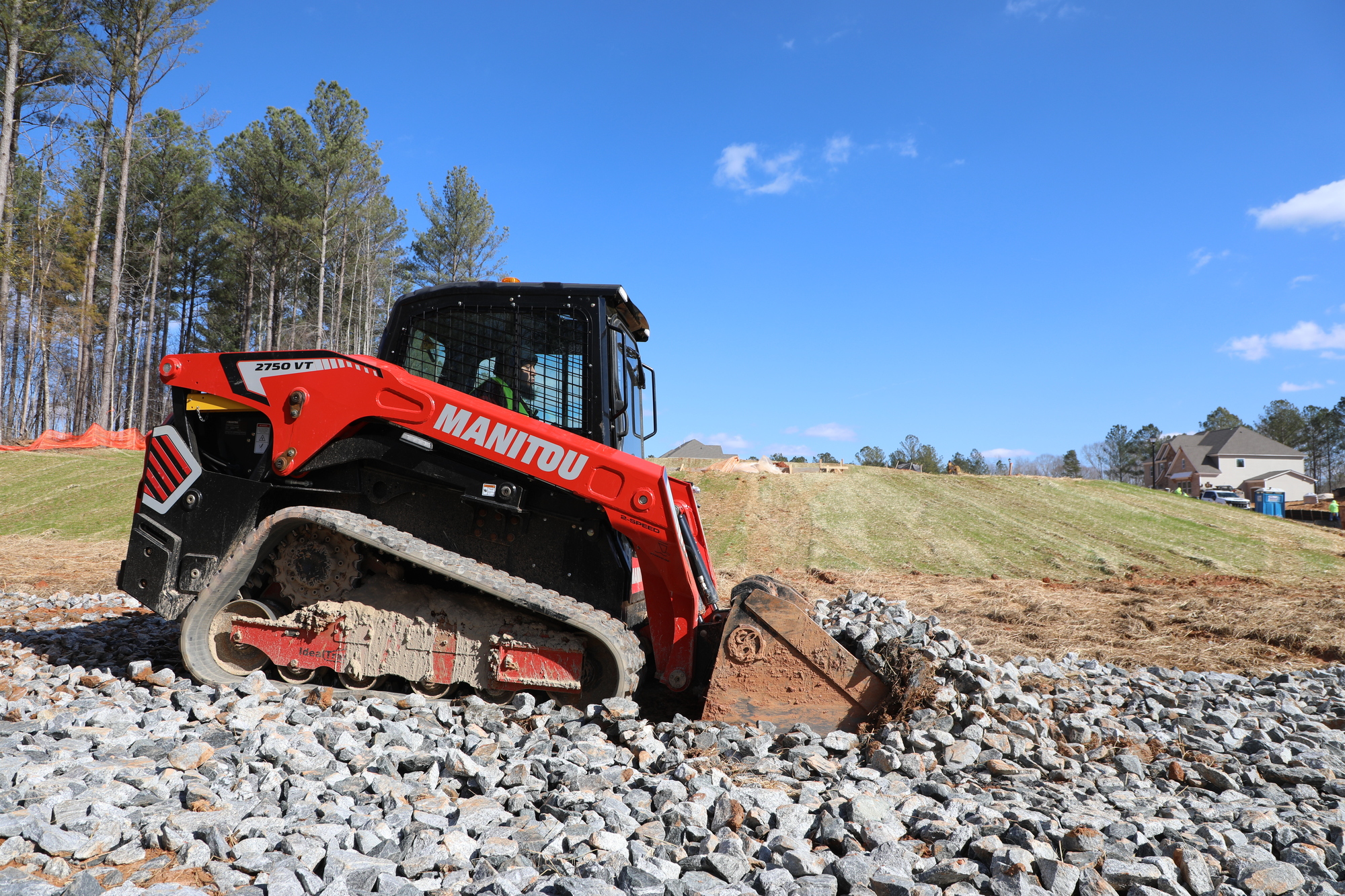 Manitou punta sui nuovi modelli di minipale cingolate e gommate