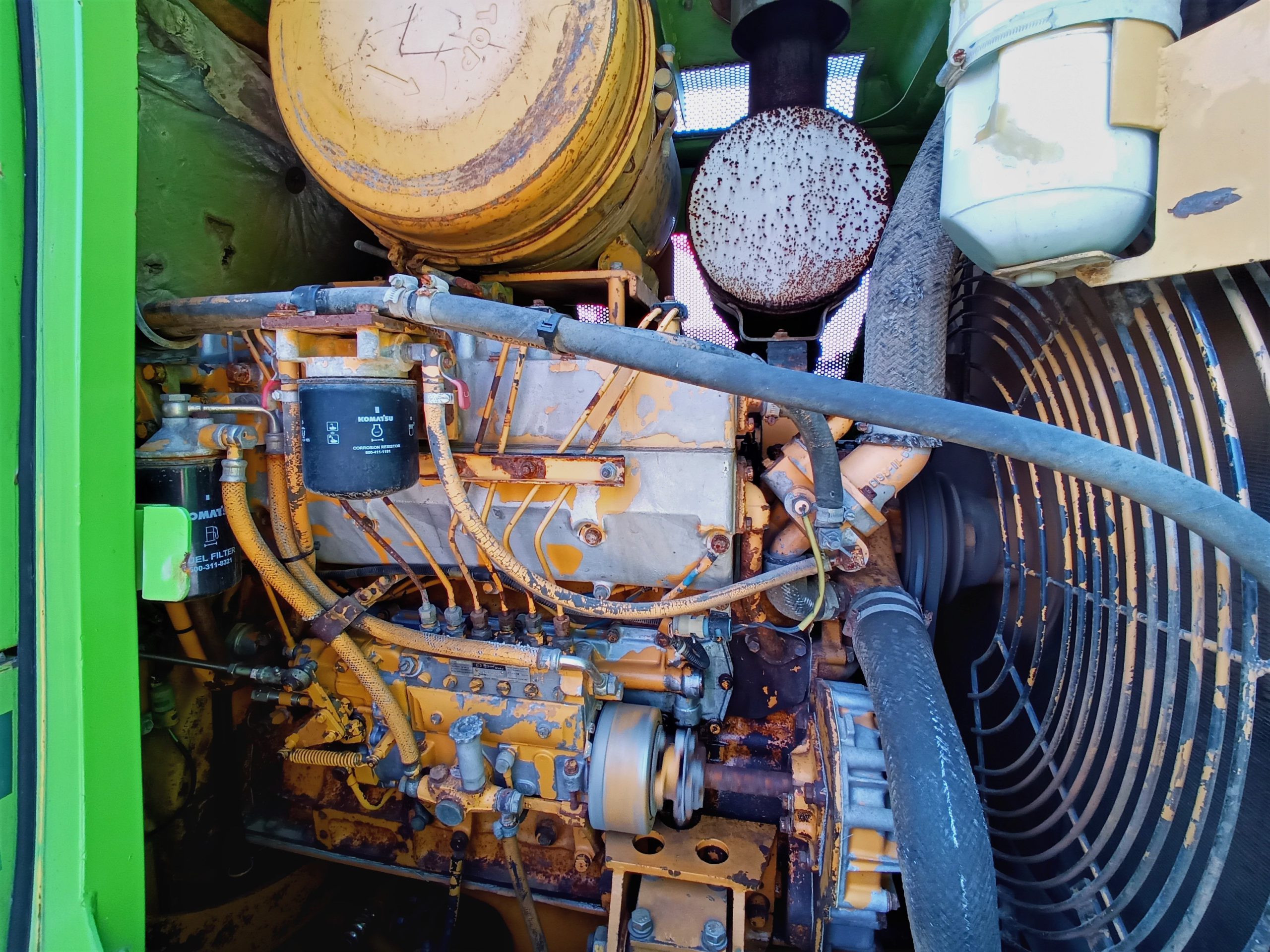 Il motore Komatsu fornisce 160 cv alla D66S-1