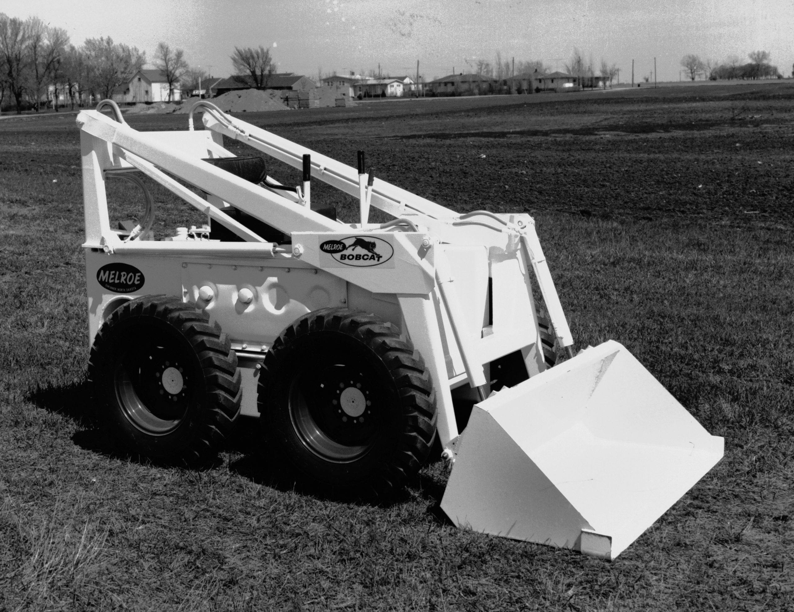 La M440 è stato il primo verso skid-loader di Bobcat