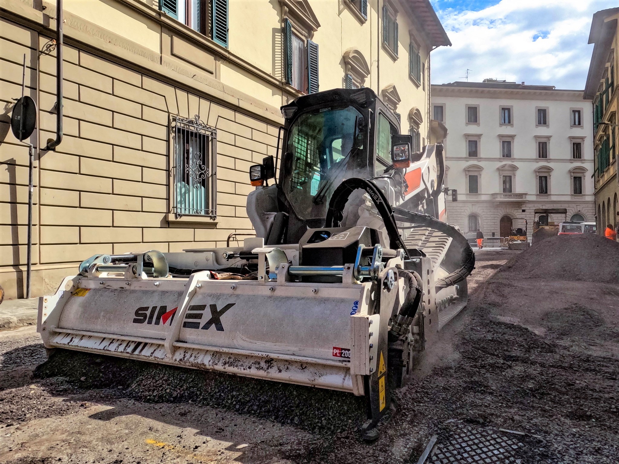 La SIMEX PL2000 è una macchina performante e polivalente