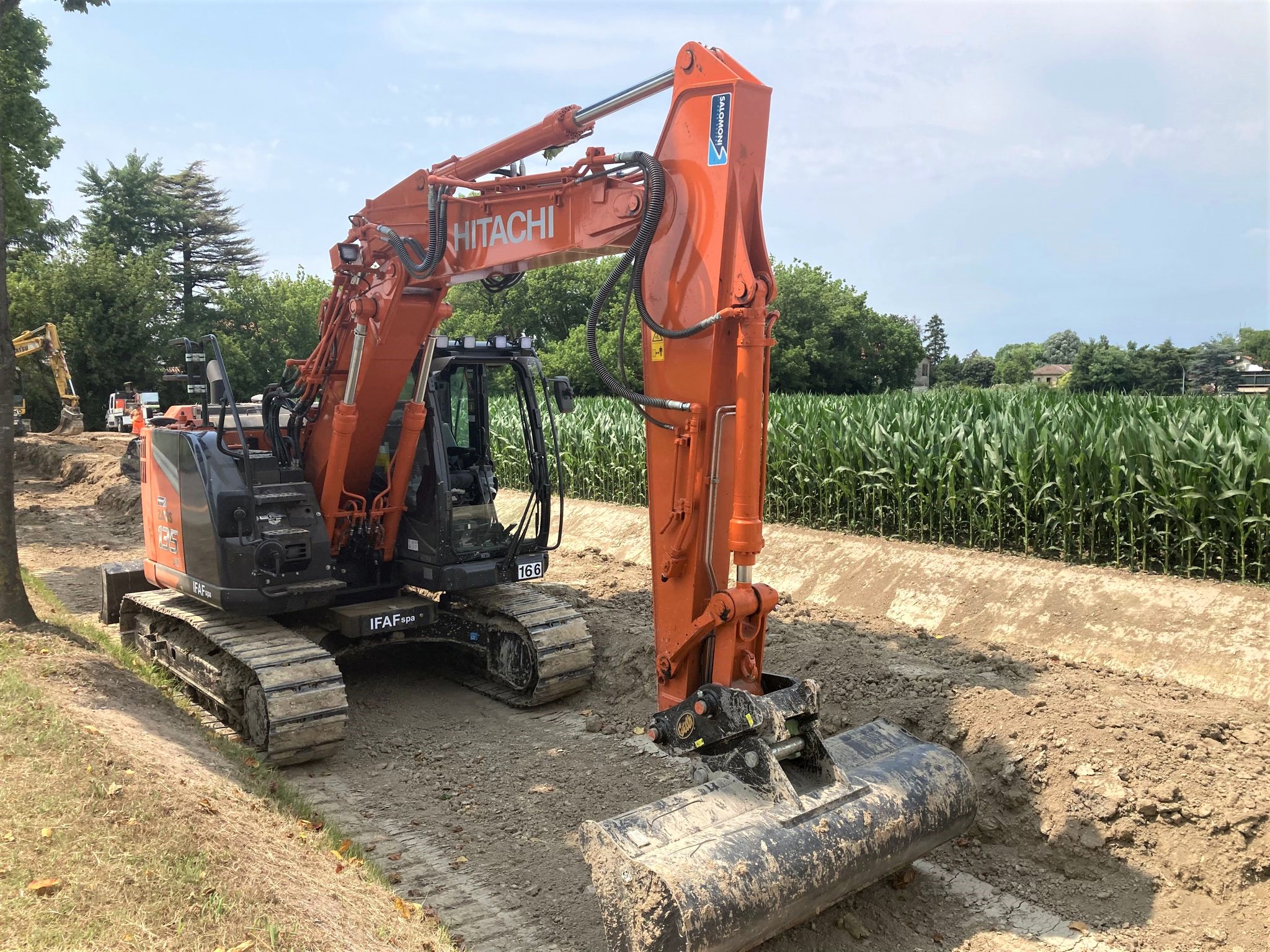 L'escavatore Hitachi ZX135US-7 è una macchina molto apprezzata dal mercato