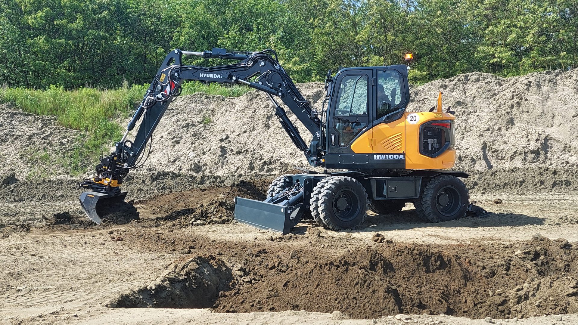 Hyundai ha una gestione idraulica che ottimizza le capacità della macchina