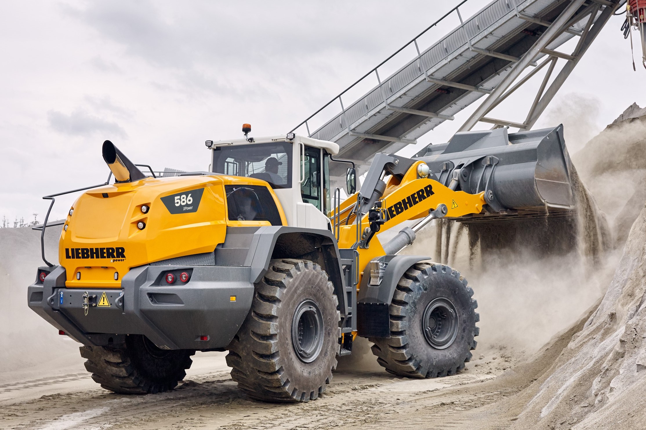 La pala gommata Liebherr L586 XPower è oggi al vertice della gamma del costruttore