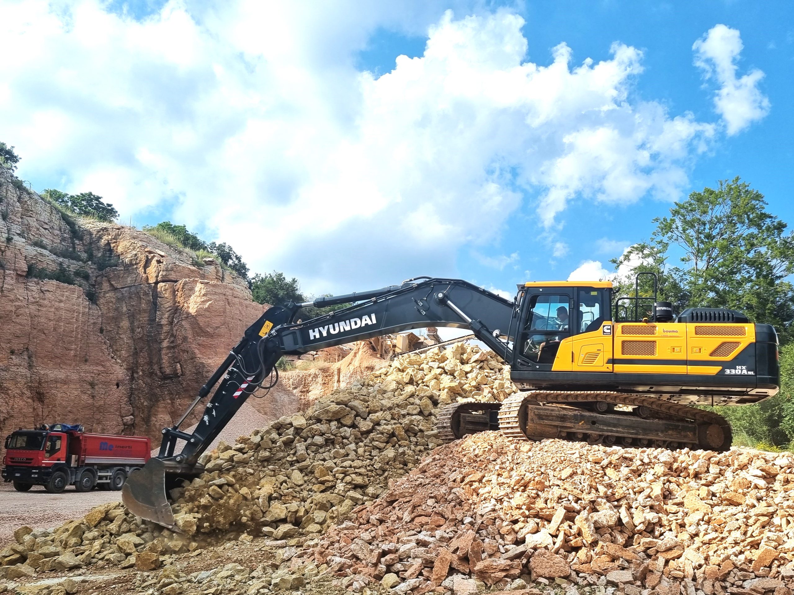 L'HX330A NL è un escavatore che ha colpito per le sue prestazioni