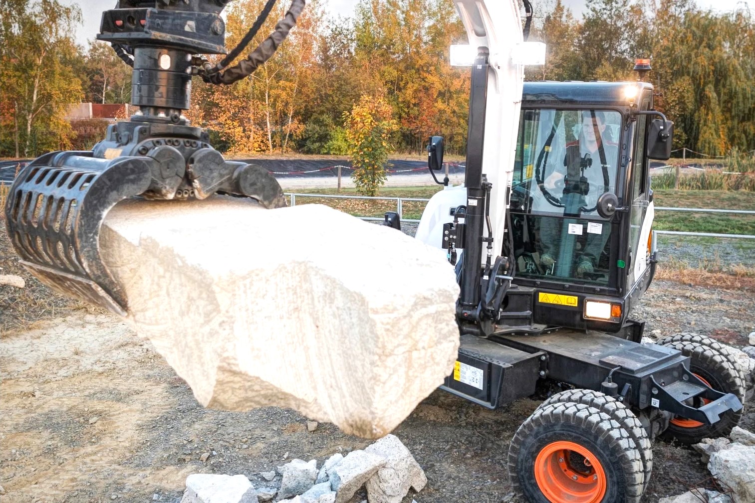 BOBCAT E57W gommato midi