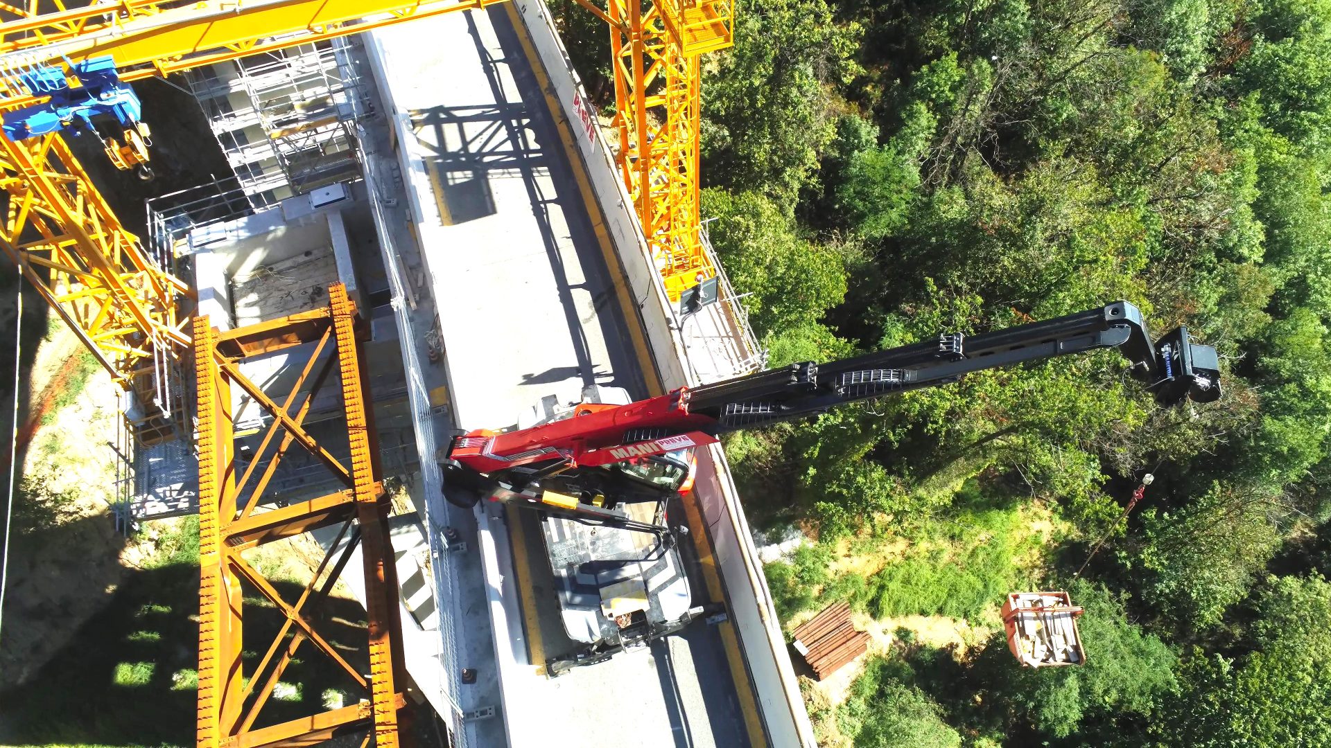 Il Manitou MRT2260 Vision+ è fondamentale per il cantiere della A6