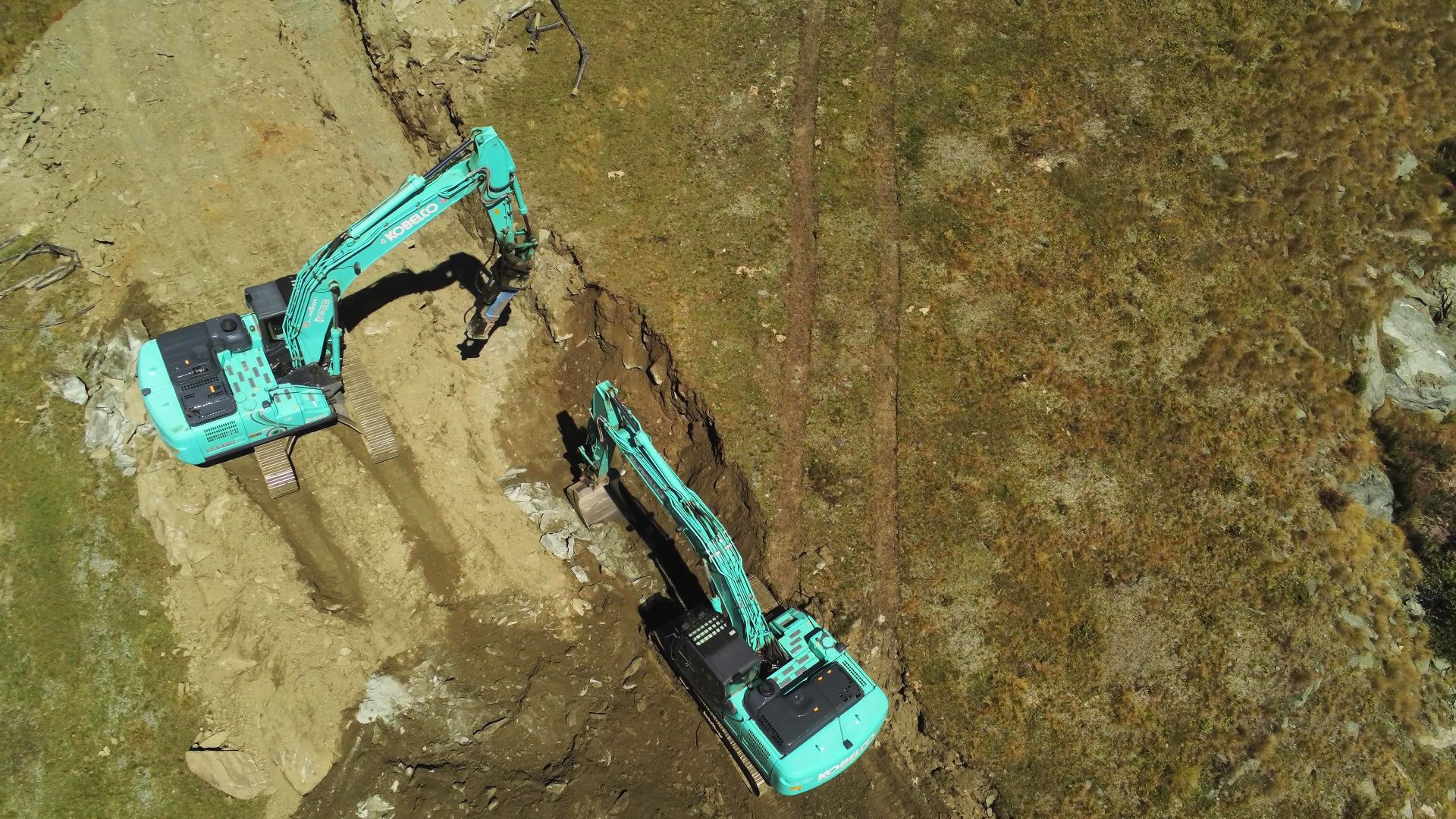 I due escavatori Kobelco hanno lavorato insieme in piena sinergia