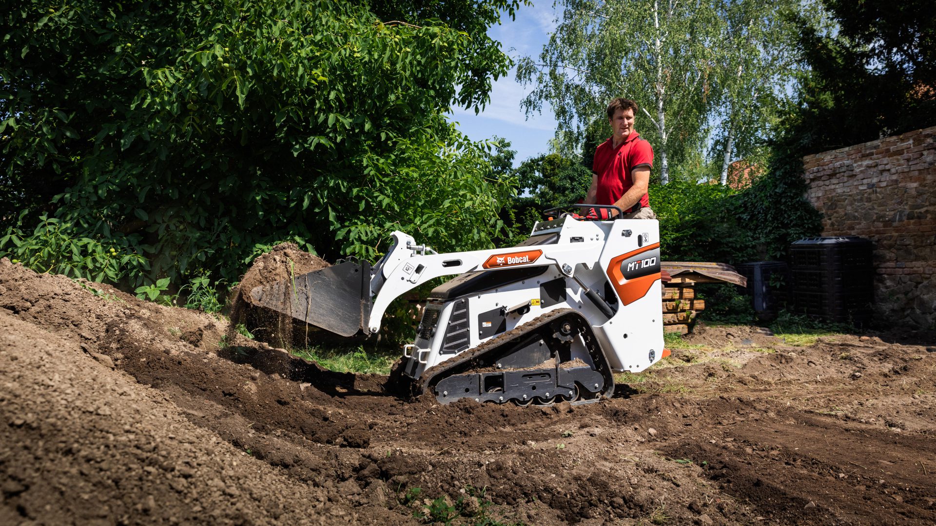 La Bobcat MT100 è una macchina polivalente e compatta