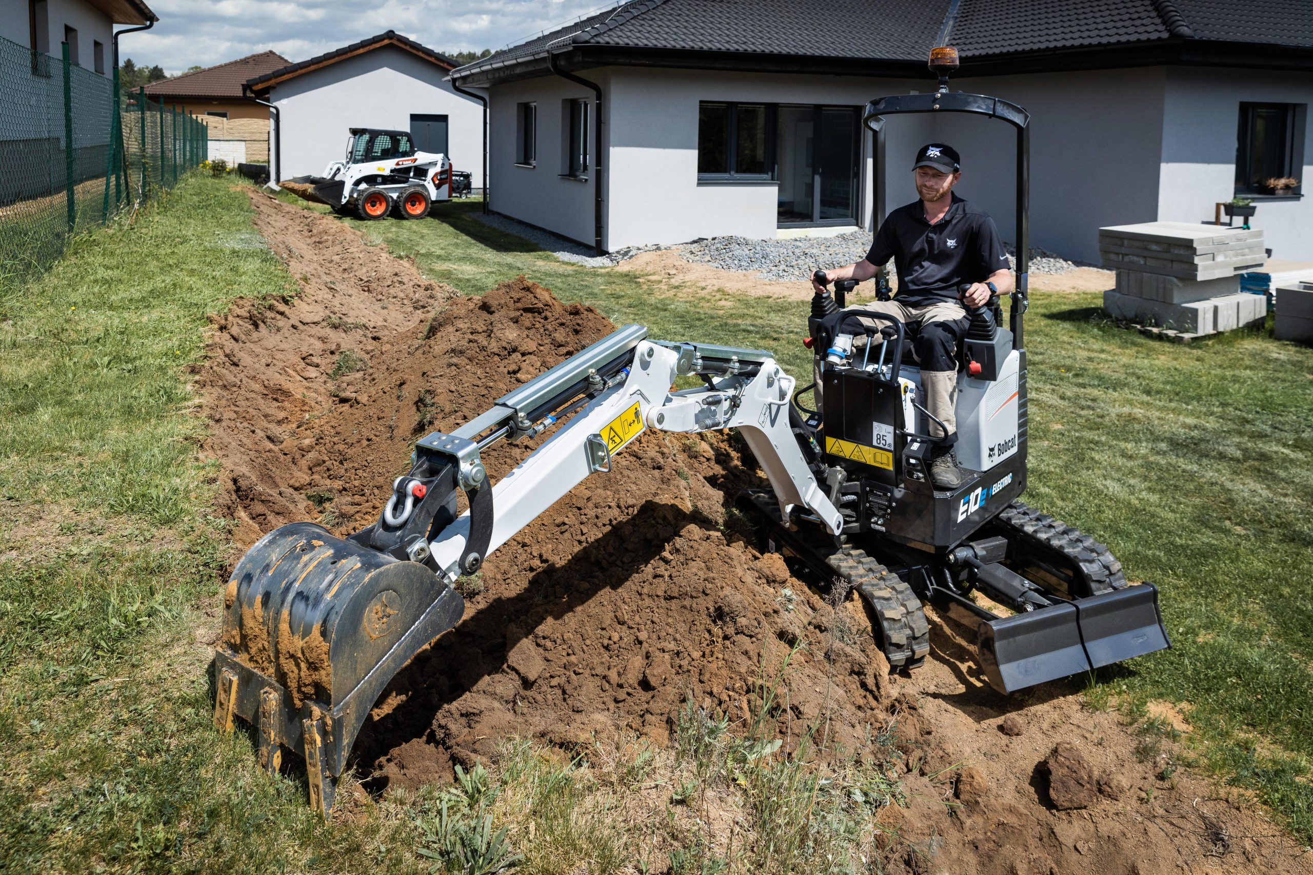 Bobcat si presenta al mercato con il suo E10e elettrificato