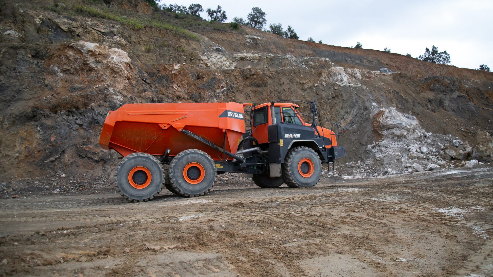 DEVELON ha una gamma di dumper che arriva da Moxy