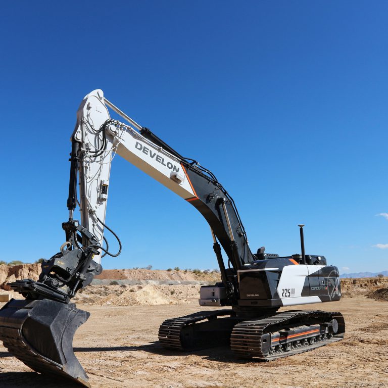 DEVELON presenta anche l'escavatore a guida autonoma DX225-CX