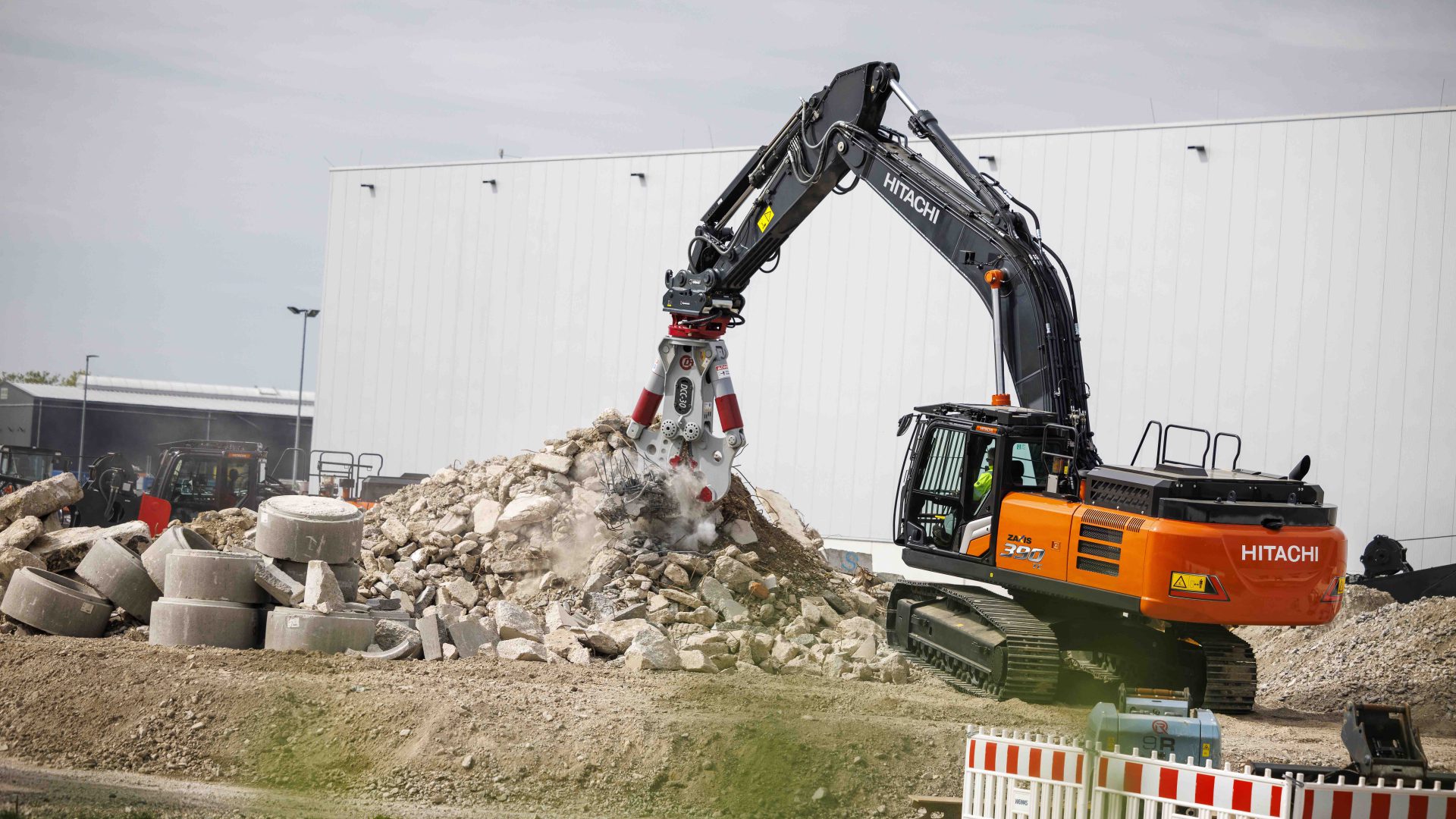 Hitachi si presenta ad Intermat anche con il nuovo ZX390TC-7