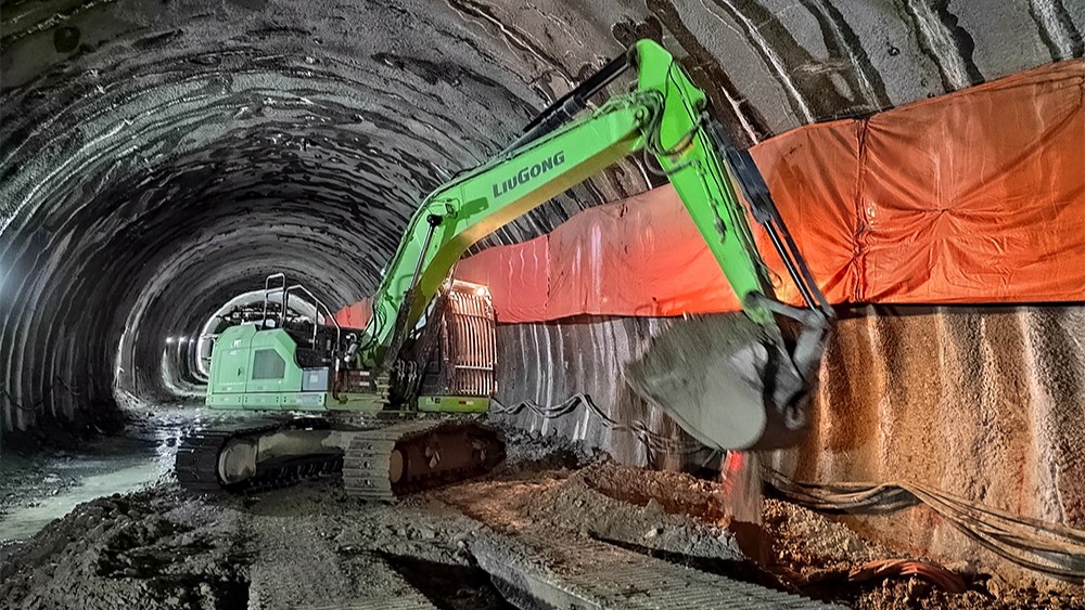 L'escavatore LiuGong 922FE è il modello elettrificato da 24 tonnellate