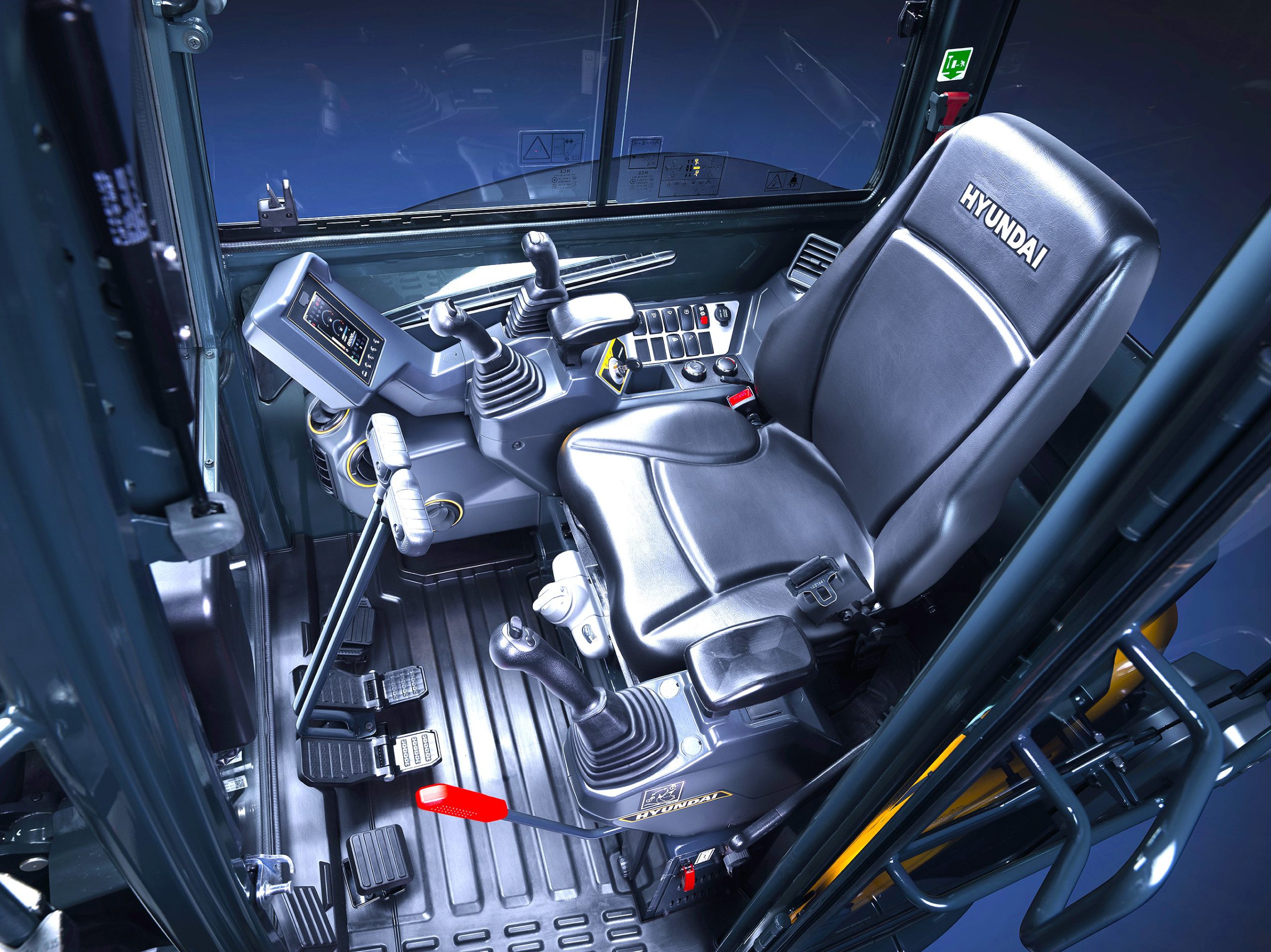 La cabina dei nuovi HX35Az, HX40A e HX48Az dispone di un'ergonomia di alto livello