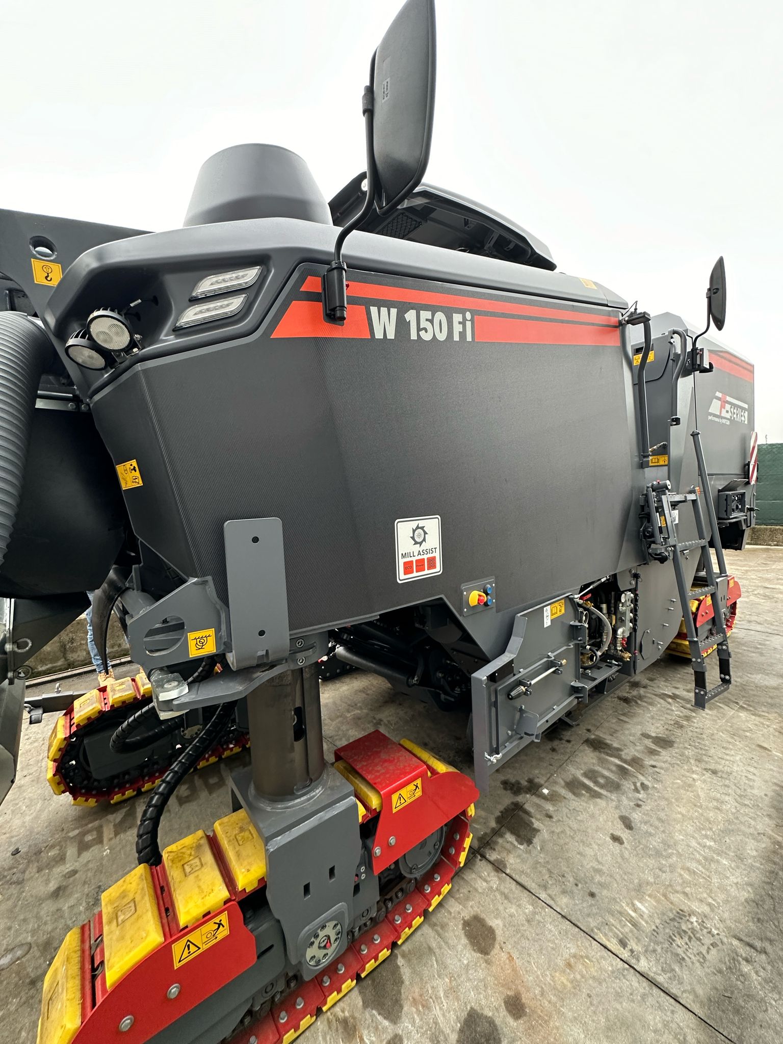 WIRTGEN ha introdotto il Mill Assist sulla W150Fi