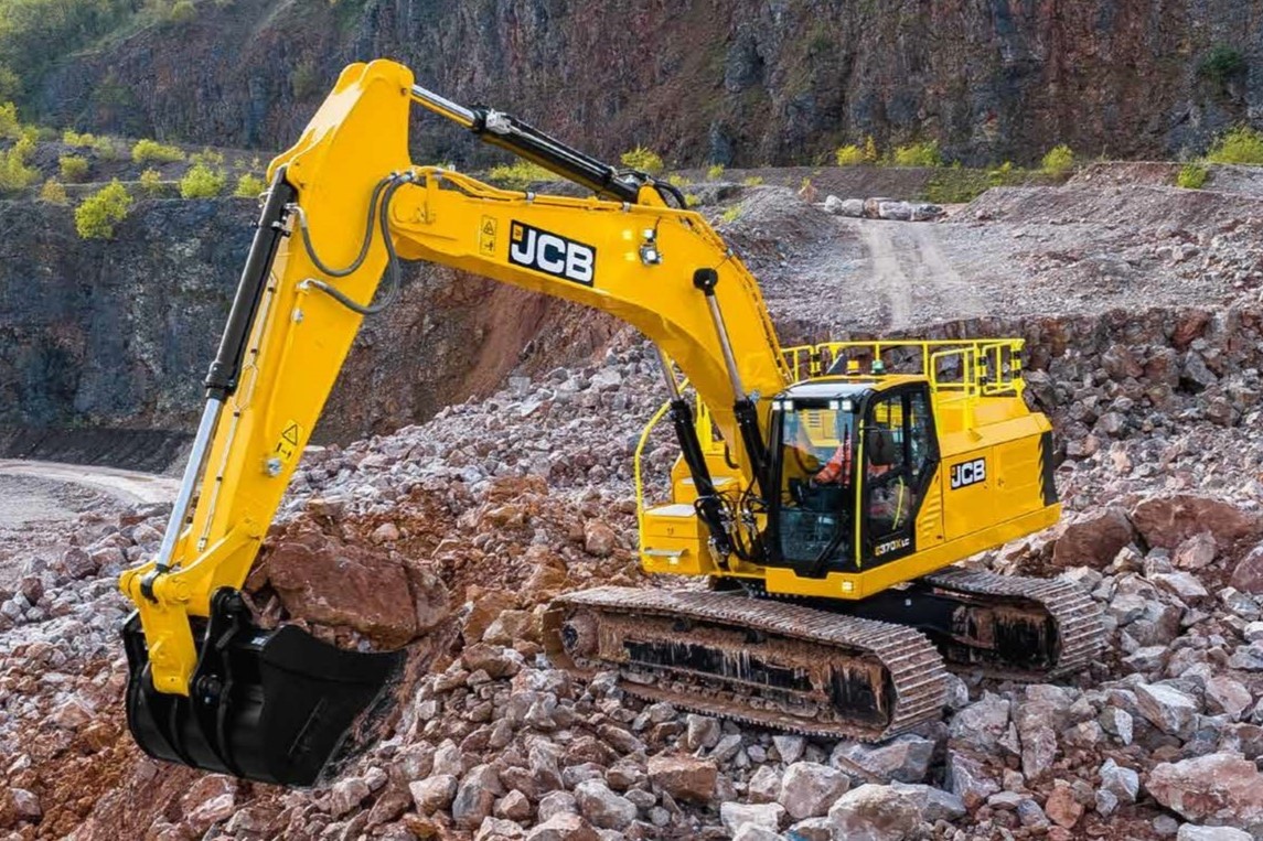 JCB ha pensato anche alla versione Narrow con carro da tre metri