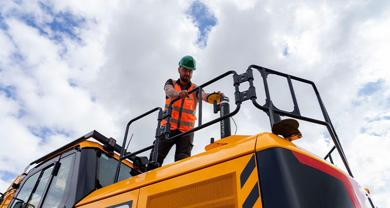 Installazione e upgrade dei sistemi Leica Geosystems su macchine JCB è gestito direttamente dal concessionario