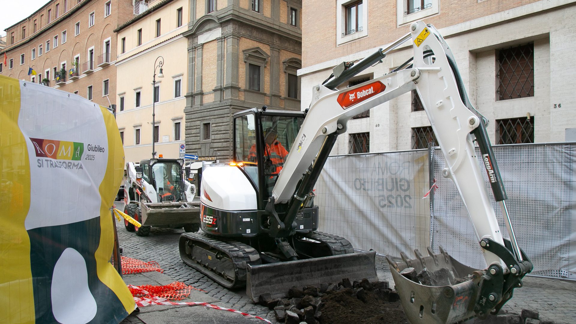 I miniescavatori Bobcat sono il cuore del cantiere di Roma