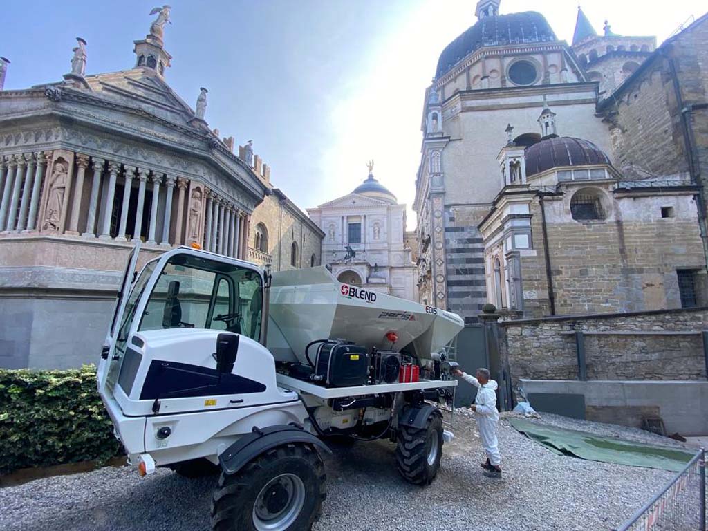 Impresa Paris lavora nel centro storico di Bergamo con gli impianti del costruttore bresciani