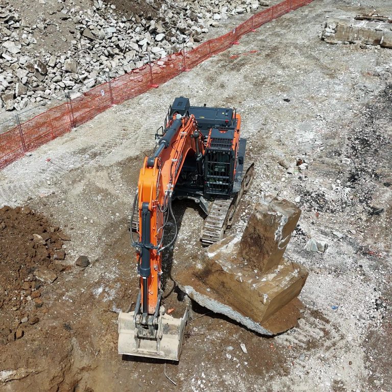 Il costruttore ha messo in campo dotazioni tecnologiche avanzate per i suoi DX serie 7