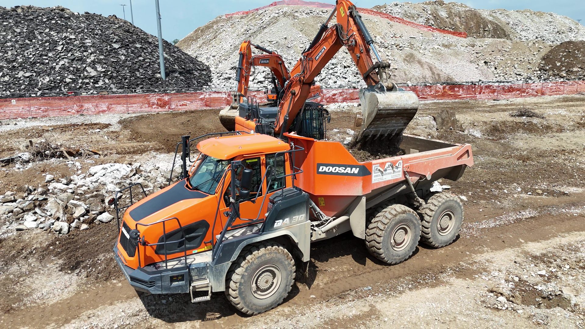 Develon è un costruttore entrato nel parco macchine aziendale della Attività di Recupero Srl