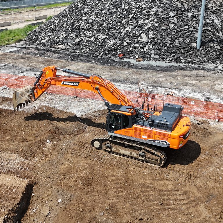 Il DX530Lc-7K è un escavatore che si distingue per precisione, velocità e forza di scavo