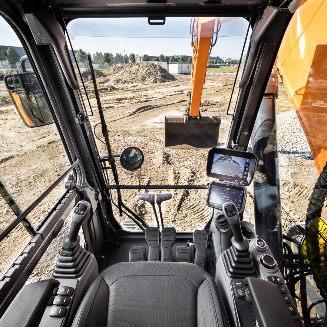 Develon propone da sempre una cabina all'avanguardia per i DX Serie 7