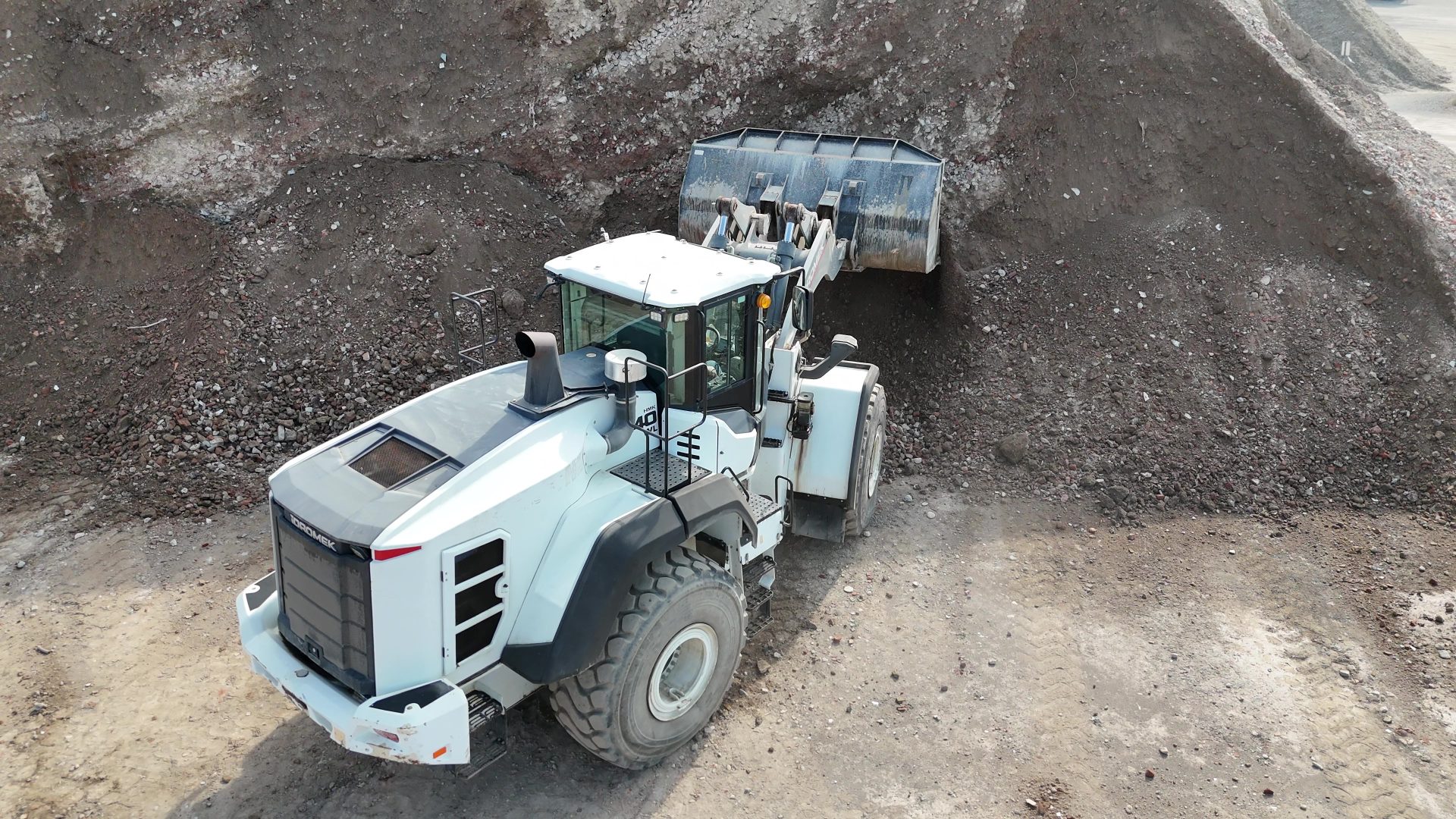 La HMK640 WL è una macchina contraddistinta da una spinta molto elevata