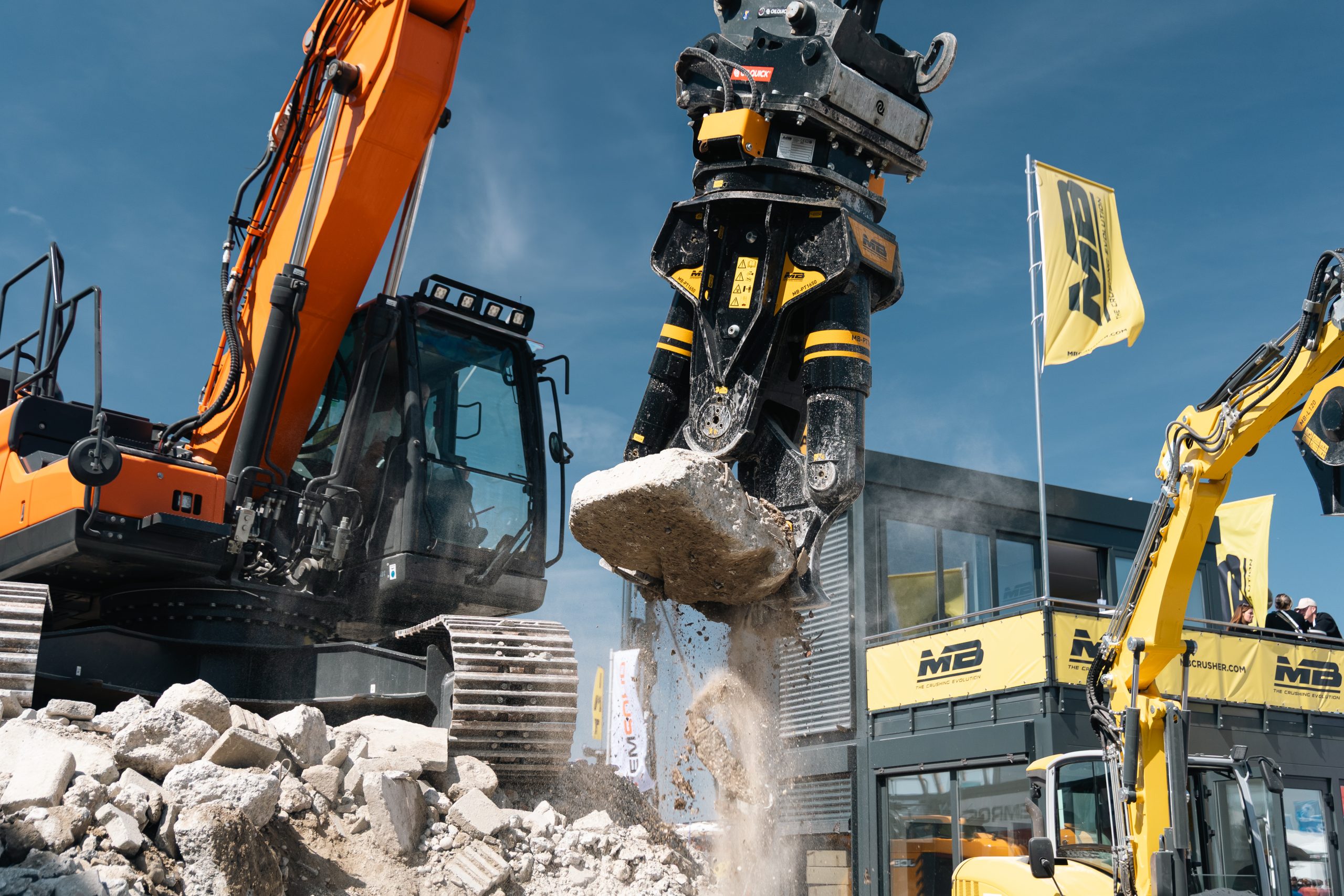 MB CRUSHER ha consentito di vedere in azione le nuove pinze a Bauma 2025