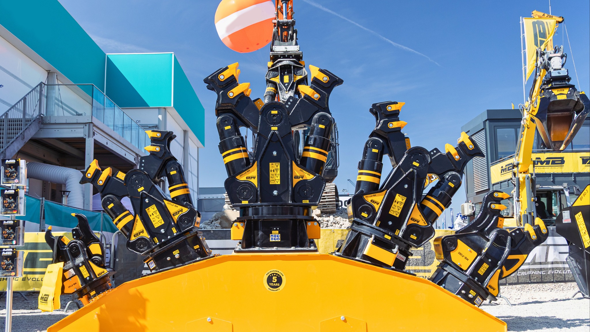 MB CRUSHER ha presentato cinque nuove pinze da demolizione