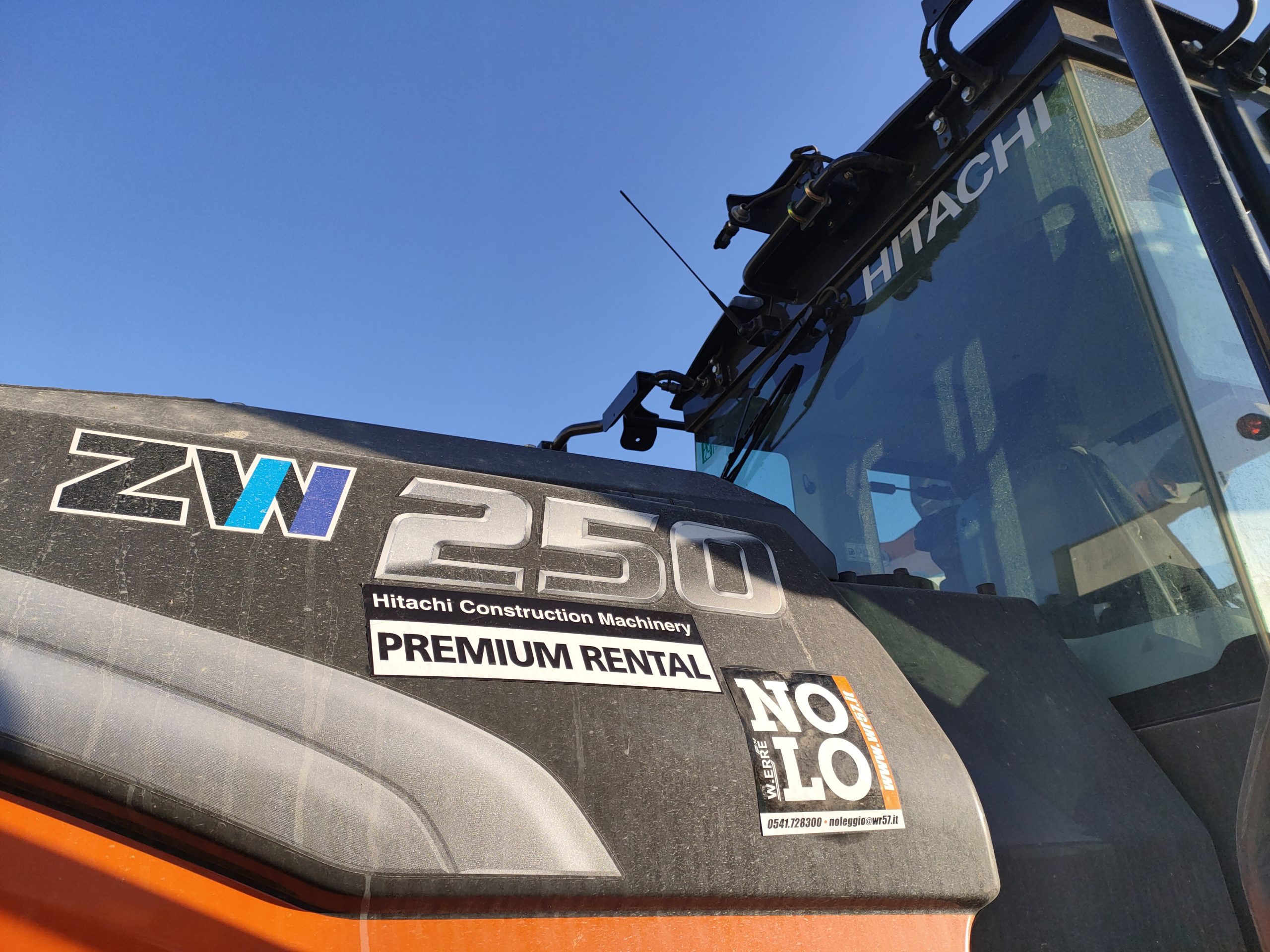 WR57 è dealer ufficiale Hitachi ed un noleggiatore specializzato nel settore industriale e rifiuti