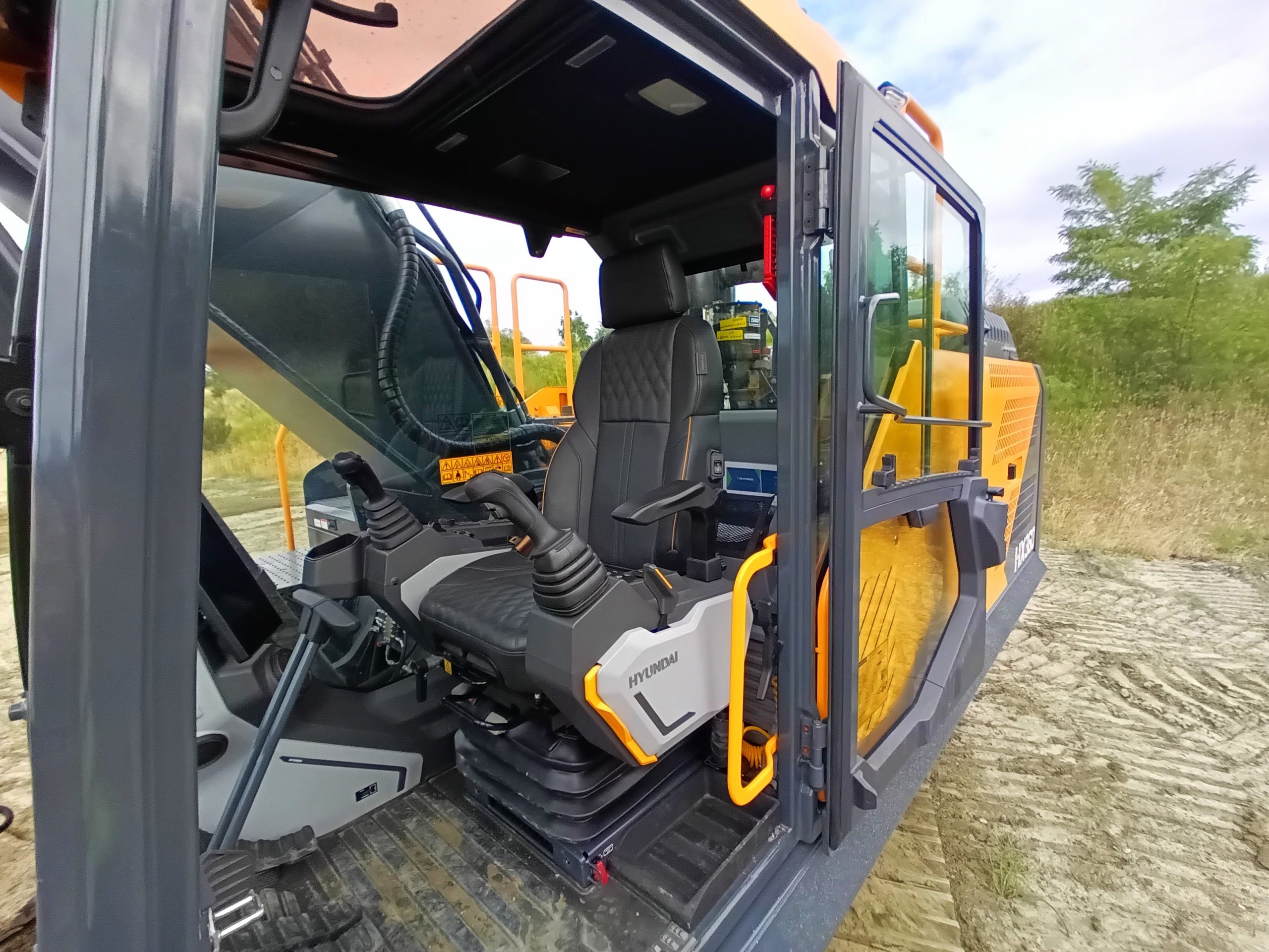 La cabina dei nuovi Hyundai HX punta ad un livello elevato di finiture