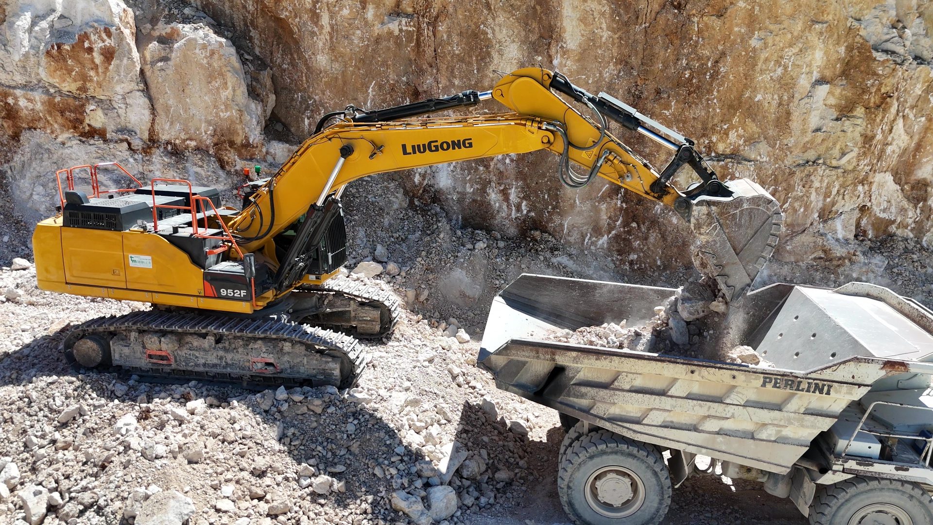 Il Liugong 952F carica i dumper da 40 tonnellate in circa due minuti