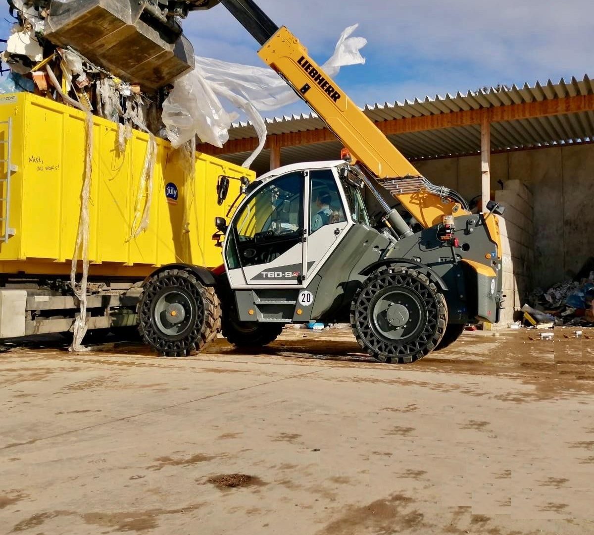 Liebherr è presente sul mercato con una gamma di 12 sollevatori telescopici