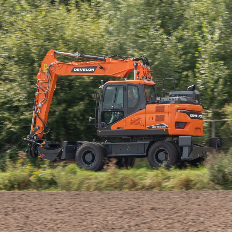 I gommati DEVELON sono oggi più equipaggiati e performanti