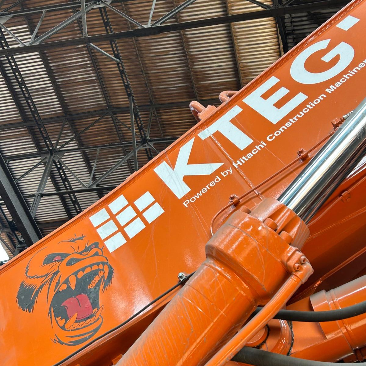 KTEG è uno specialista di alto livello nella trasformazione delle macchine Hitachi