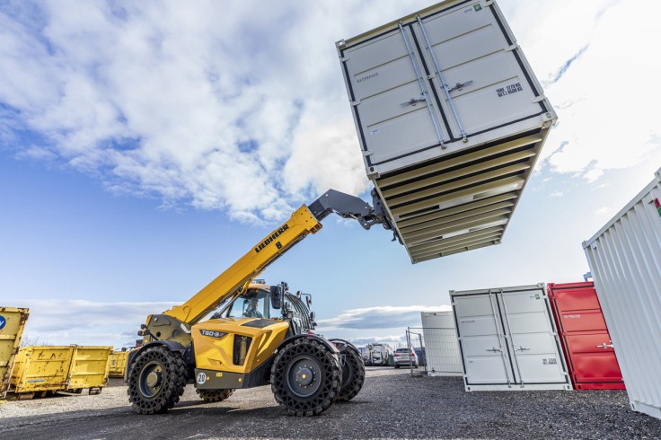 Il T 60-9s della Jüly Abfallservice GmbH movimenta anche i container