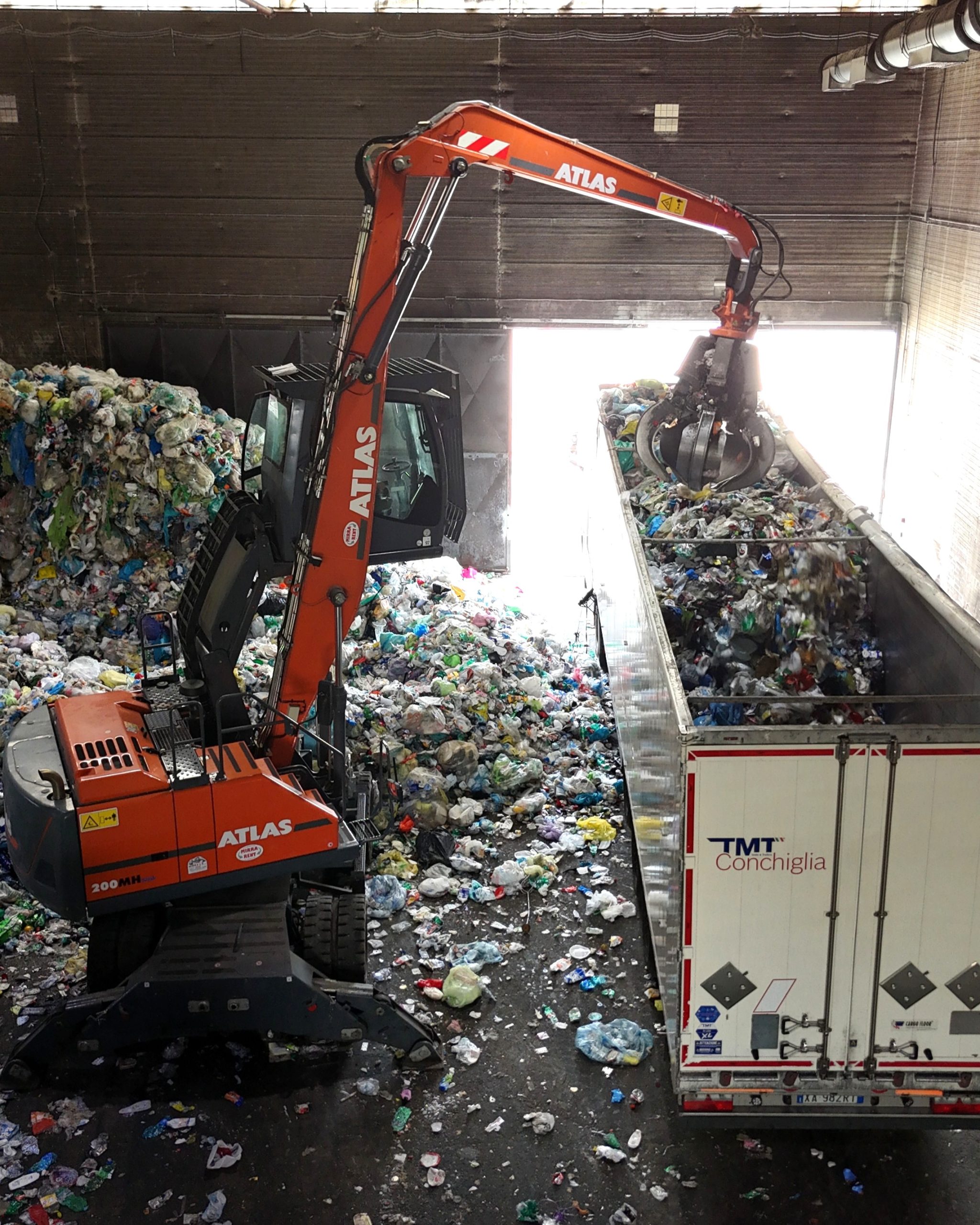 ATLAS è uno specialista nella gestione e movimentazione dei materiali industriali