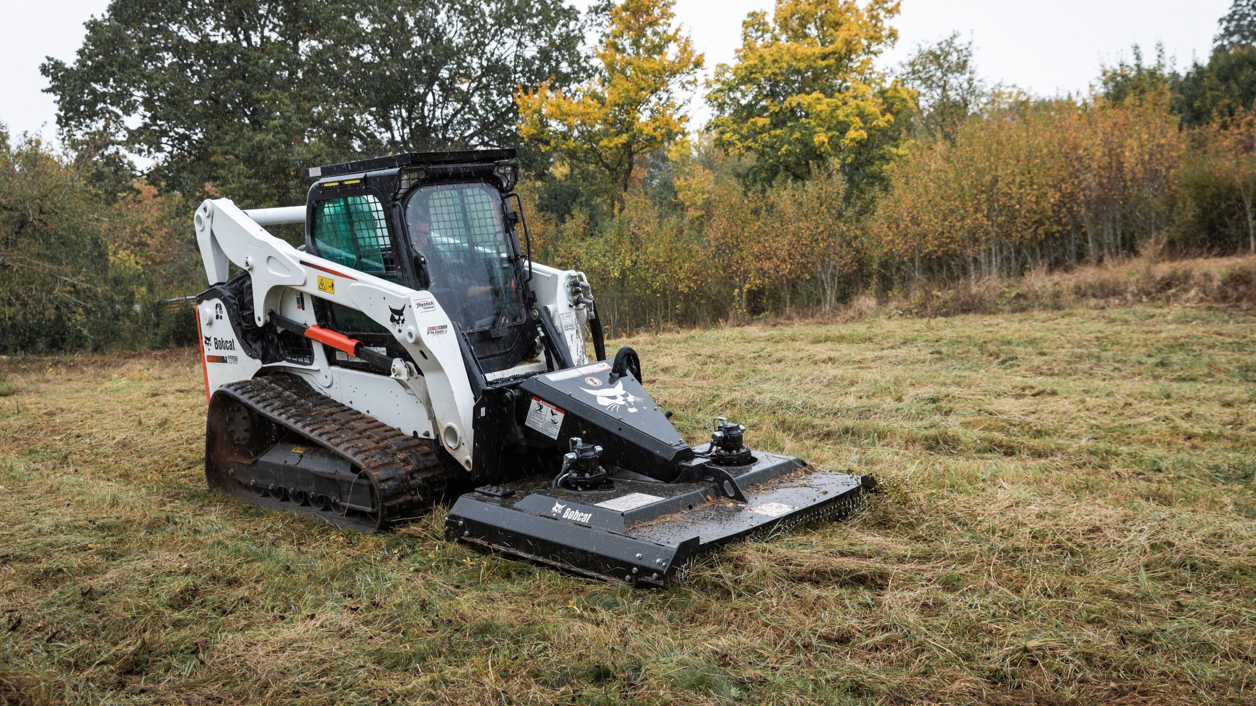 Bobcat ha sviluppato una gamma di decespugliatori a lame efficienti e polivalenti