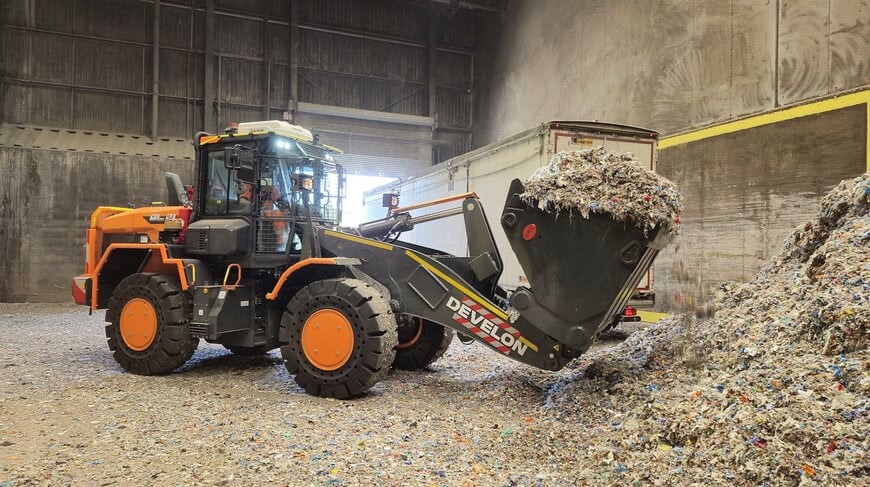 La pala gommata DL280-7 è disponibile anche con bracci extra lunghi per le applicazioni waste