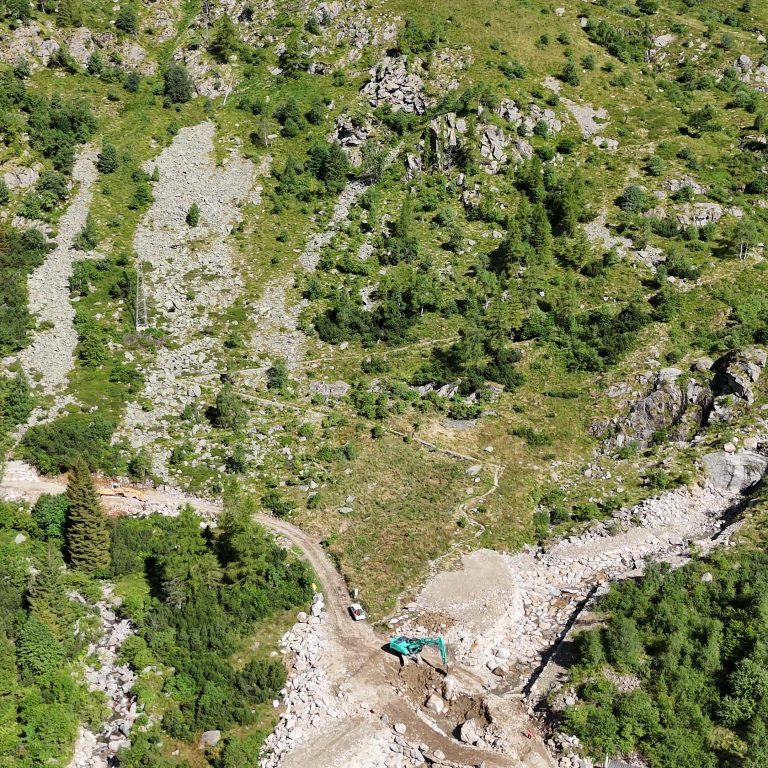 L'Impresa Ronchetta si sta occupando dei lavori a Oropa con l'SK350NLC-11E