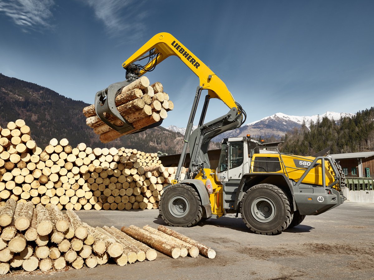 Liebherr ha pensato al settore del legname con la LogHandler