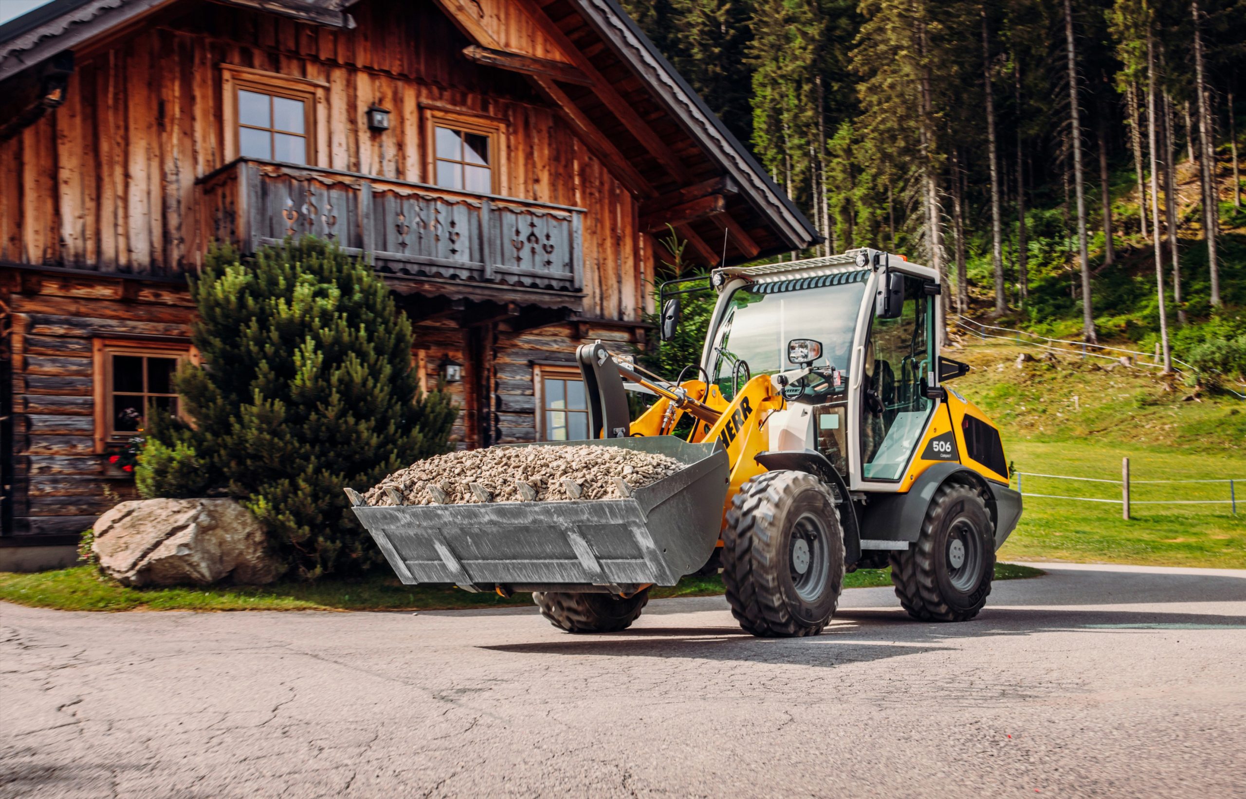 La pala gommata Liebherr L 506 Compact è pensata per i contesti operativi con poco spazio a disposizione