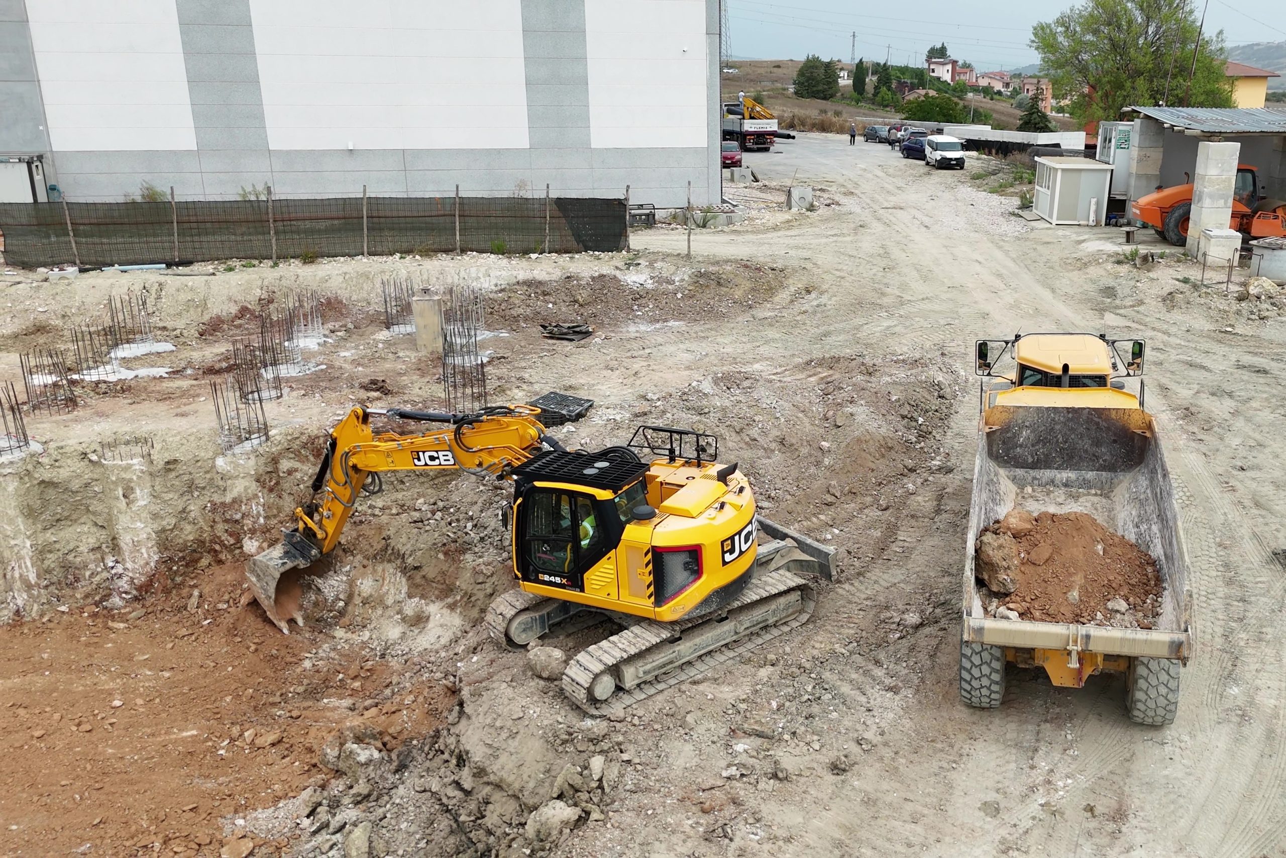 Il JCB 245XR è un escavatore multiruolo