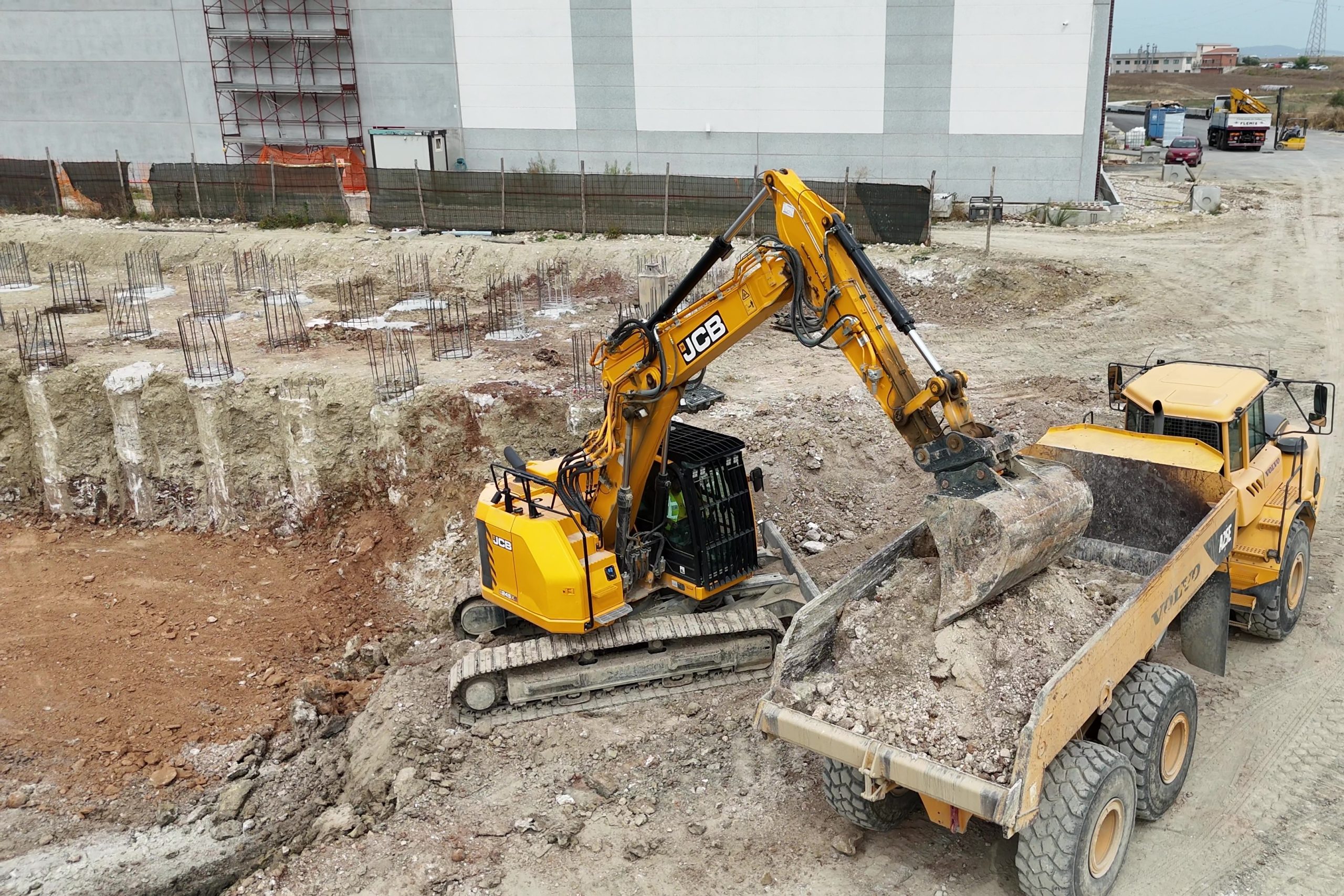 JCB ha venduto il primo 245XR in Italia al Gruppo Mitri