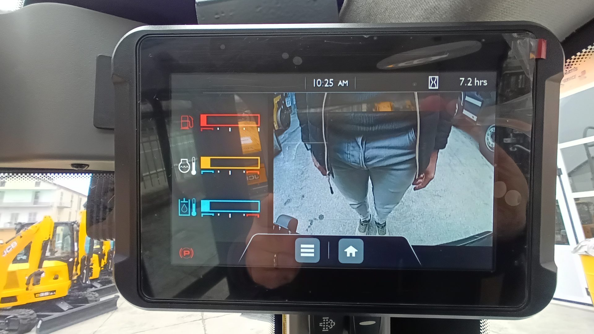 Il display interno della cabina del 3TS-8T permette di avere una chiara visione posteriore