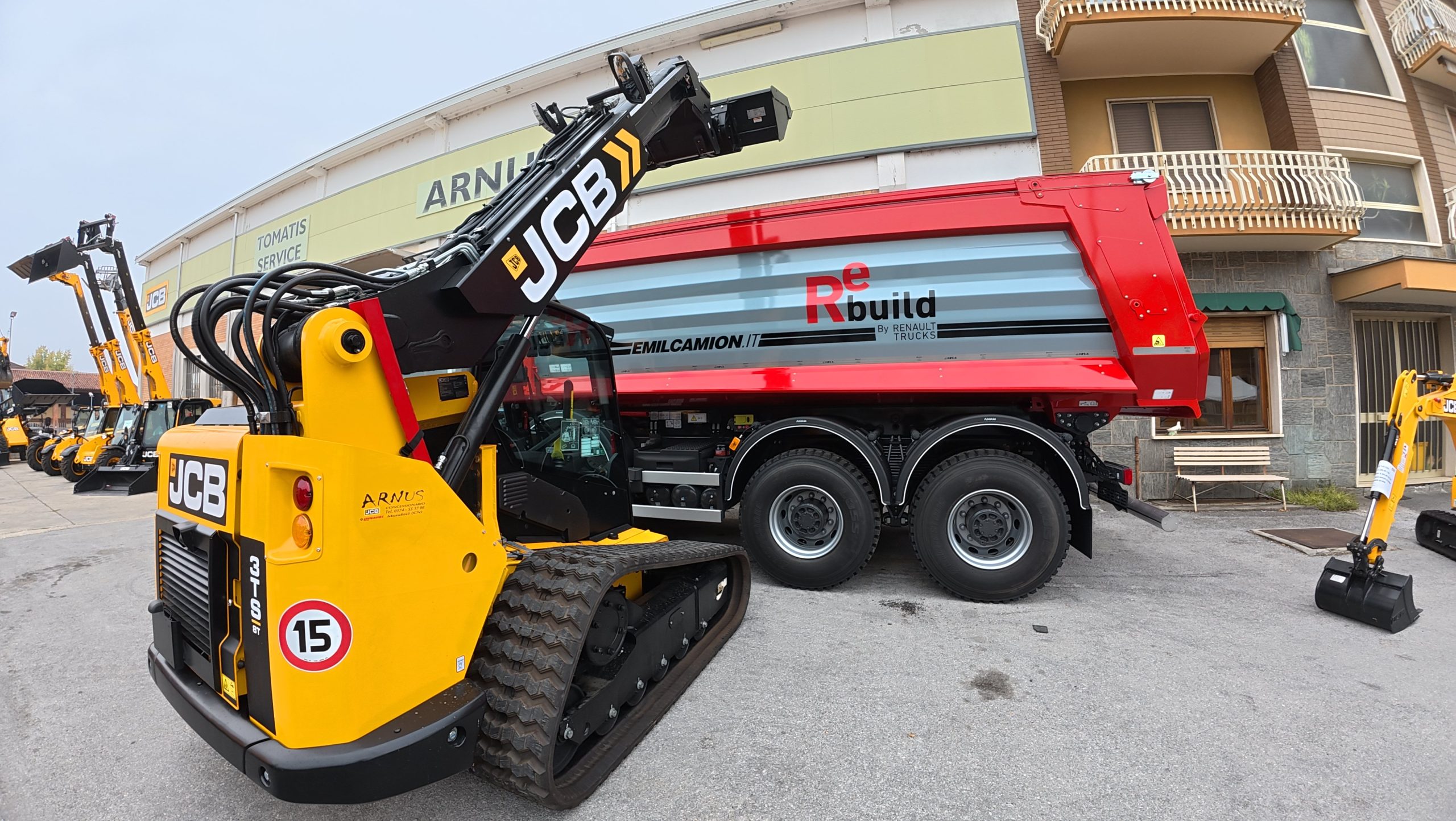 JCB amplia la propria presenza nel mercato delle minipale con il nuovo Teleskid 3TS-8T