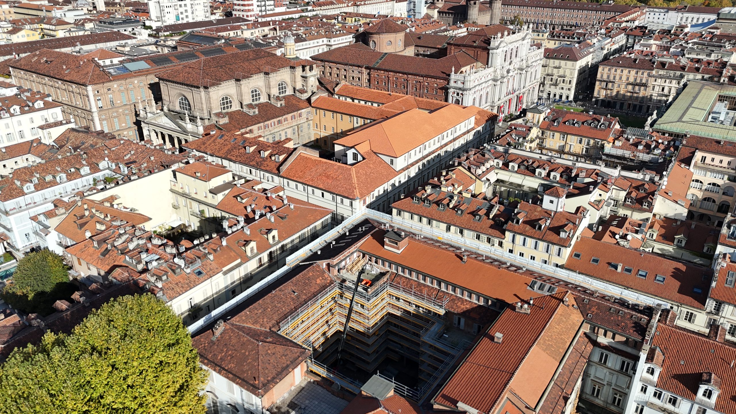 SECAP utilizza il Manitou MRT2660e Vision+ nel cantiere torinese di Palazzo Cisterna