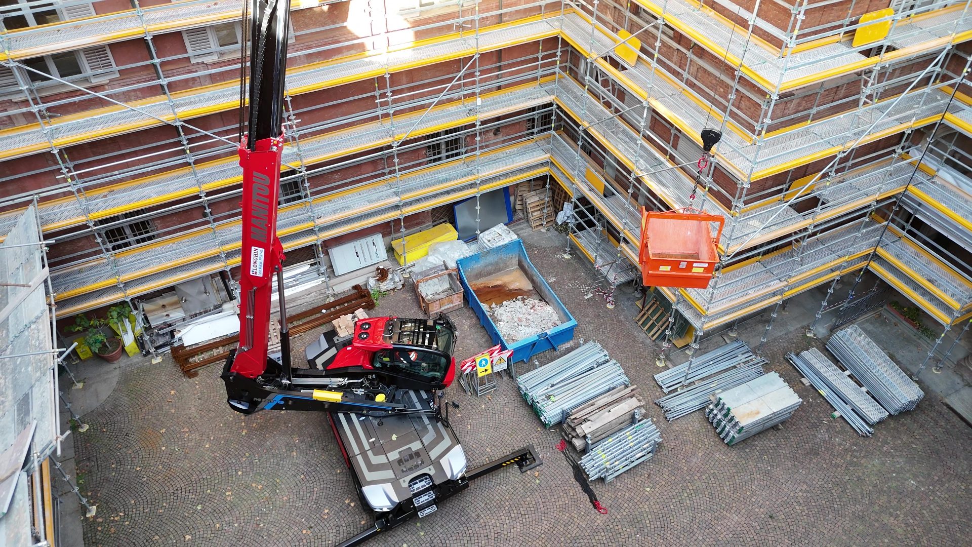 Il cantiere di Palazzo Cisterna vede in azione il Manitou MRT2660e Vision+