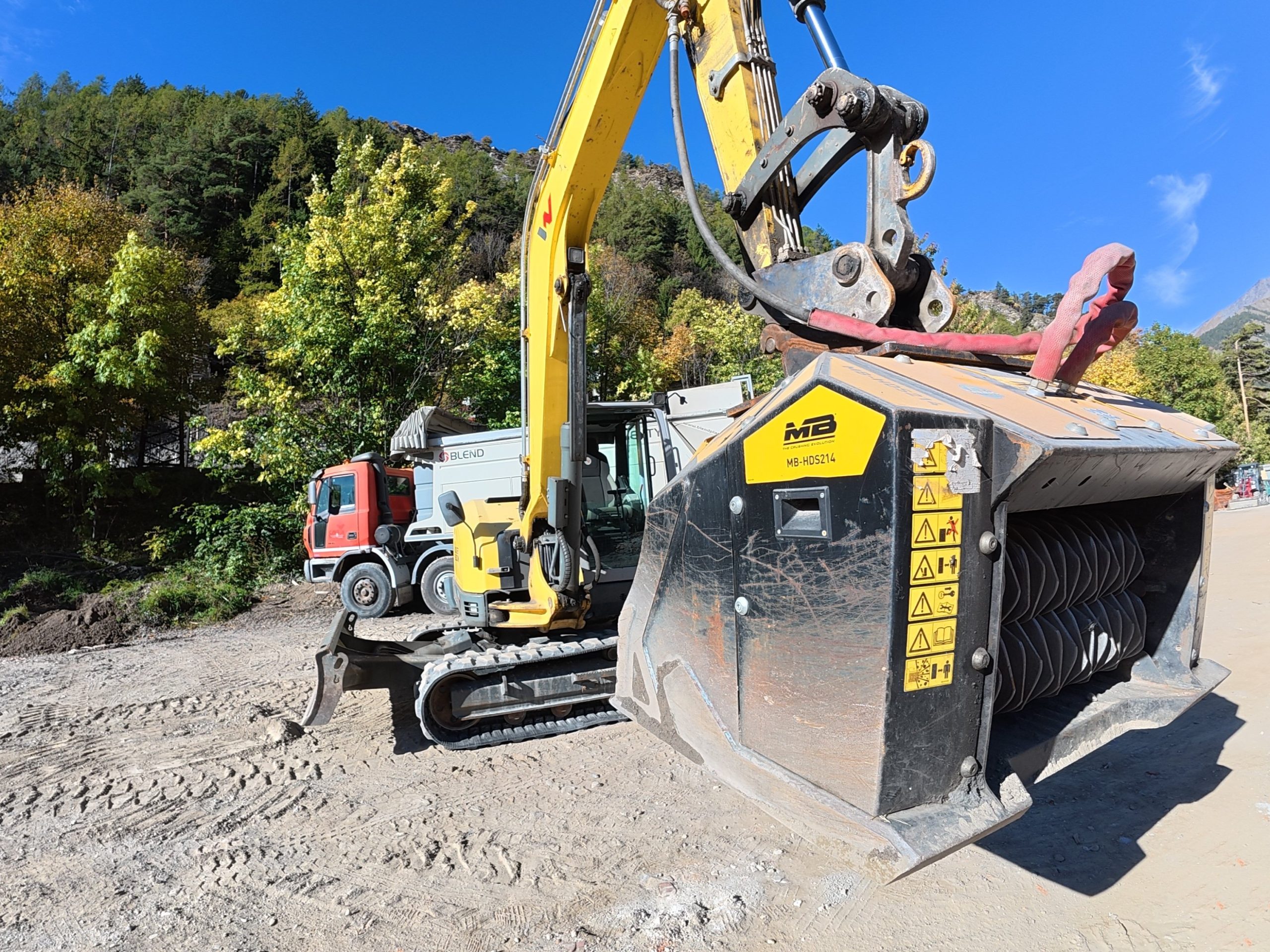MB Crusher ha una gamma completa di benne selezionatrici